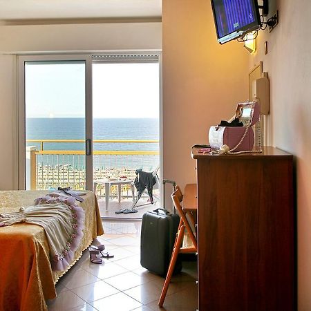 Hotel Patrizia Річчоне Номер фото